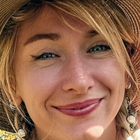 Adorable Alice Nagie