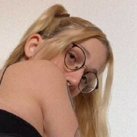 Adrianahoe Nagie
