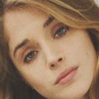 Alice Isaaz Nagie