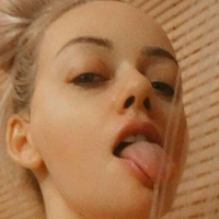Blonde Temptress Nagie
