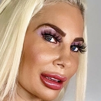 Bombshell Skyler Nicole Nagie