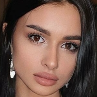 Dari Vladymyrova Nagie