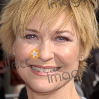 Dee Wallace-Stone Nagie