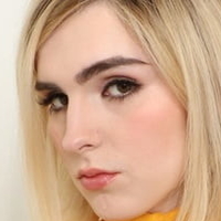 Ella Hollywood Nagie