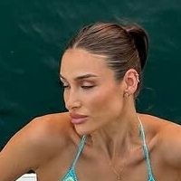 Ema Mickova Nagie