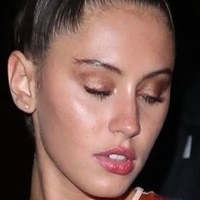 Iris Law Nagie
