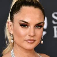 JoJo Levesque Nagie