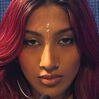 Lara Raj Nagie
