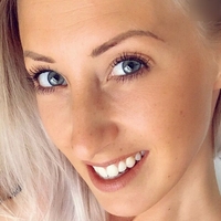 Leonie Pur Nagie