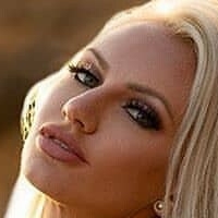 Lindsay Nicole Nagie