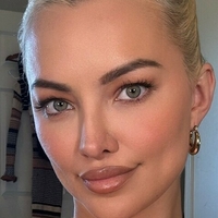 Lindsay Pelas Nagie
