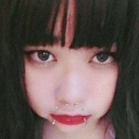 Luna Drei Nagie