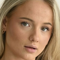 Mia Winward Nagie
