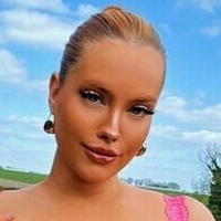 mollybrealof Nagie
