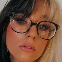 nakedella Nagie