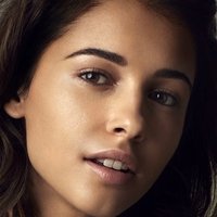 Naomi Scott Nagie
