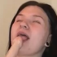 Renea Kisses Nagie