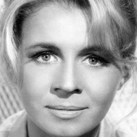 Salome Jens Nagie
