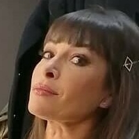 Sheila Grembiule Nagie