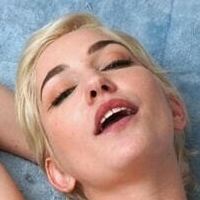 Skye Blue Nagie