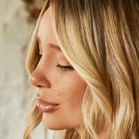 usertina Nagie