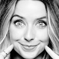 Zoella Nagie